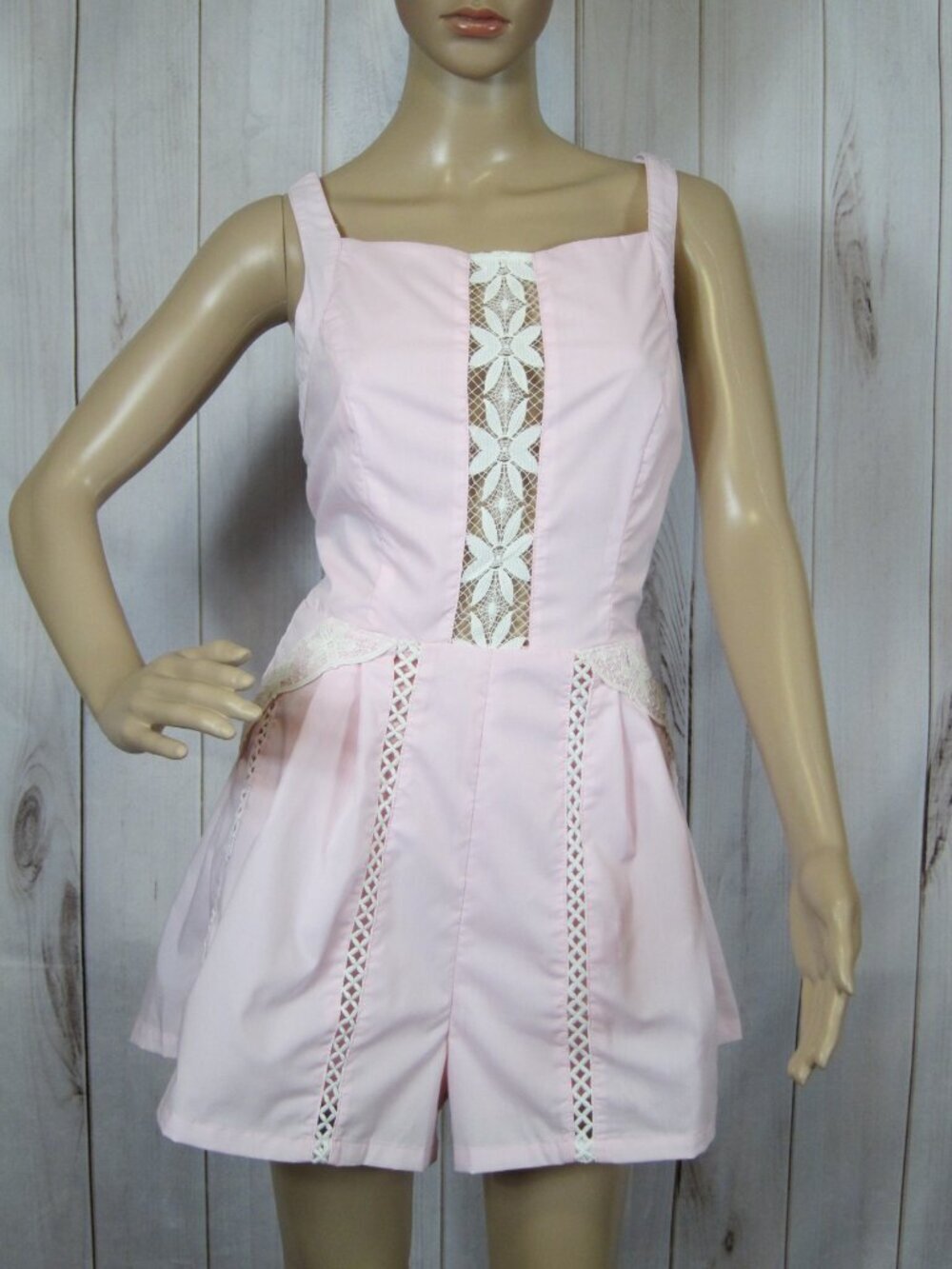 Dygarni Pink Boho Romper Juniors Large White Crochet Lace Floral NWOT Festival